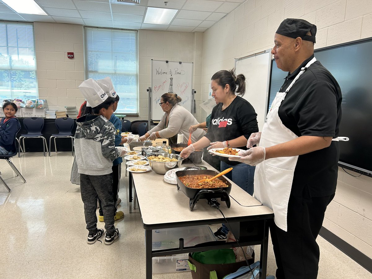 Congratulations to our 4th graders who completed their cooking classes with @CookingMatters ! #Ilovedcsd