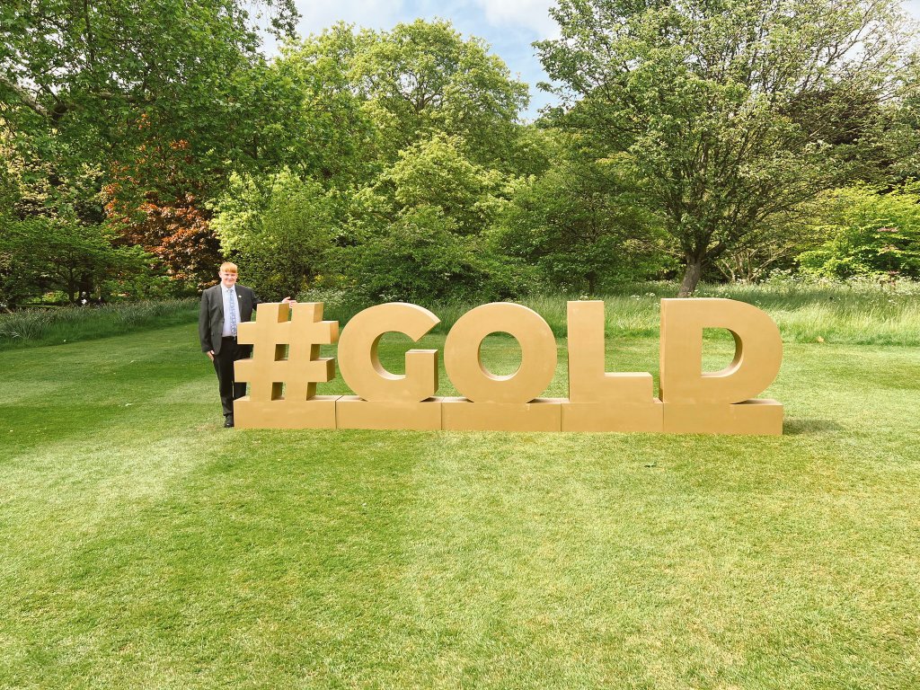 Congratulations to Mr. Burnham on achieving his Gold Duke of Edinburgh Award! What an incredible honor to be invited to the Buckingham Palace gardens to meet royalty and receive your award. Well done on this outstanding accomplishment! #DofE #GoldAward #Ambition