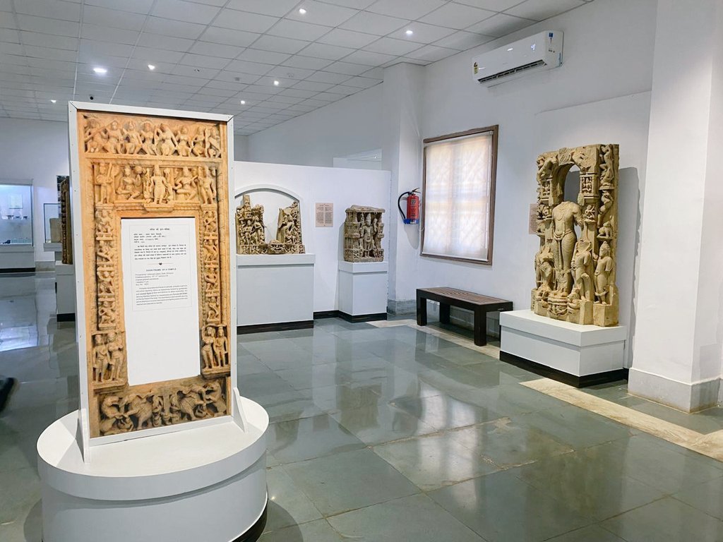 Explore the diverse treasures housed at ASI Site museums! From the intricate sculptures of Konarak to the excavated artefacts from Dholavira, every piece tells a story. This #InternationalMuseumDay locate and visit an ASI site museum near you  asi.nic.in/pages/Museums
