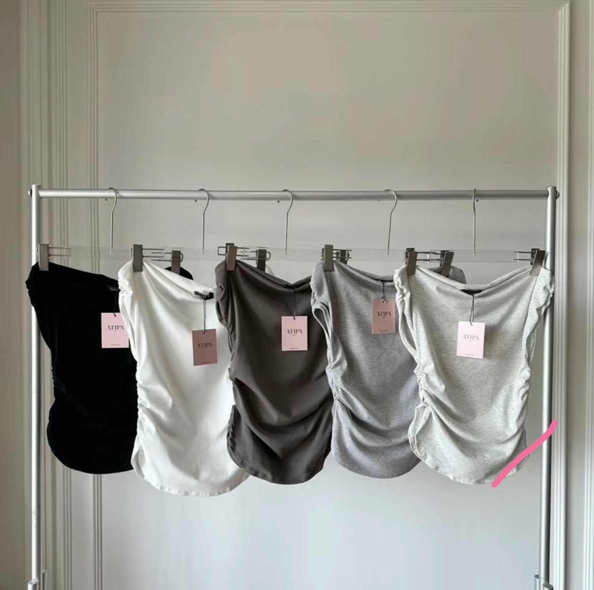 ATIPASHOP
Price: 110 free shipping (สีเทาอ่อน)

#vghbkkมือสอง #vghbkkส่งต่อ #ส่งต่อstylistshop #เสื้อมือ2 #cintageshop #cintageส่งต่อ #cintage  #ส่งต่อcintage #ส่งต่อเสื้อผ้ามือ2 #ส่งต่อเสื้อผ้า #ส่งต่อเสื้อผ้ามือสอง