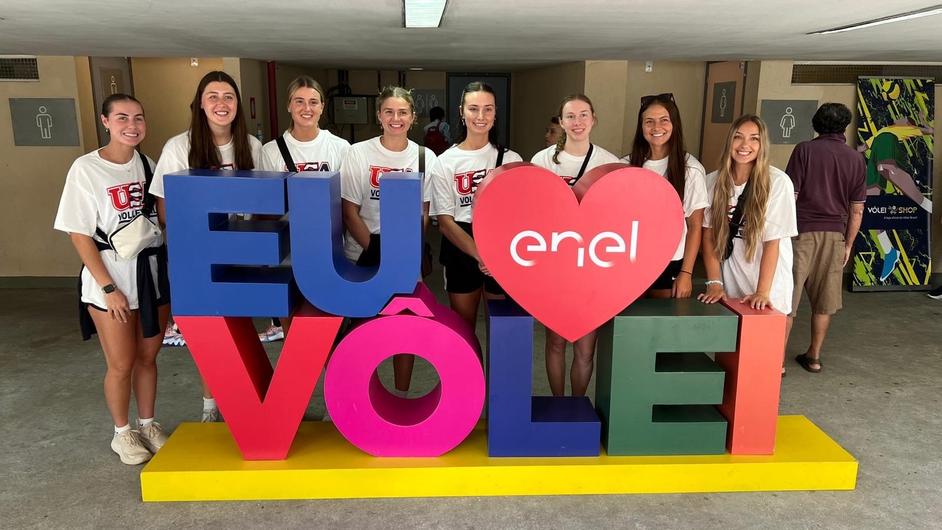 𝕆𝕦𝕣 𝕧𝕖𝕣𝕪 𝕠𝕨𝕟. Pace and Moses Competing with USA D-2 Volleyball Team in Brazil #FeathersUp
📎uiupeacocks.com/news/2024/5/17…