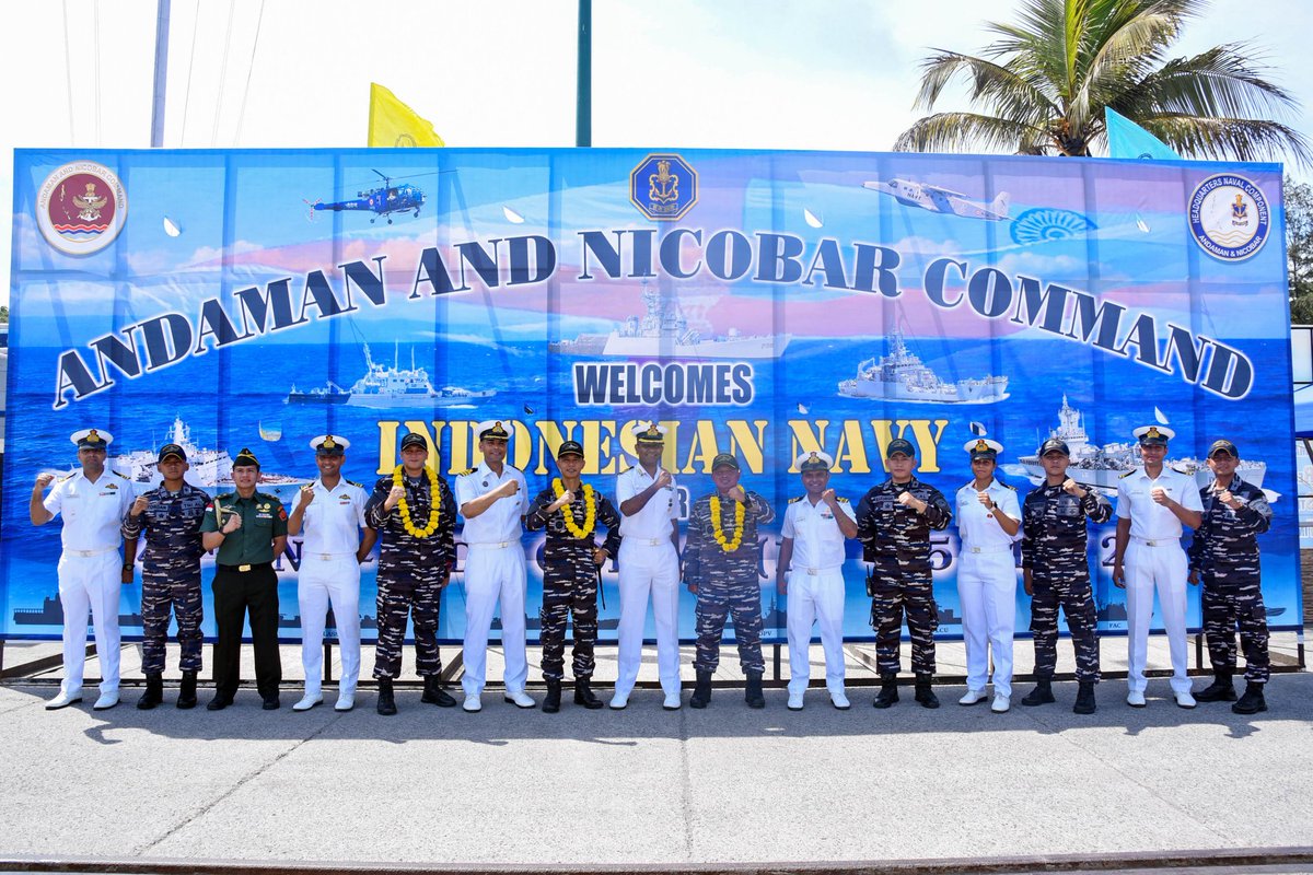 Indonesian Naval Ship KRI Sultan Thaya Syaifuddin and Maritime Patrol Aircraft P-8305 arrived at Port Blair for the 42nd IND-INDO CORPAT, enhancing India's commitment to regional maritime security and diplomatic ties. #ANC #PortBlair #NavalDiplomacy 🇮🇳🇮🇩