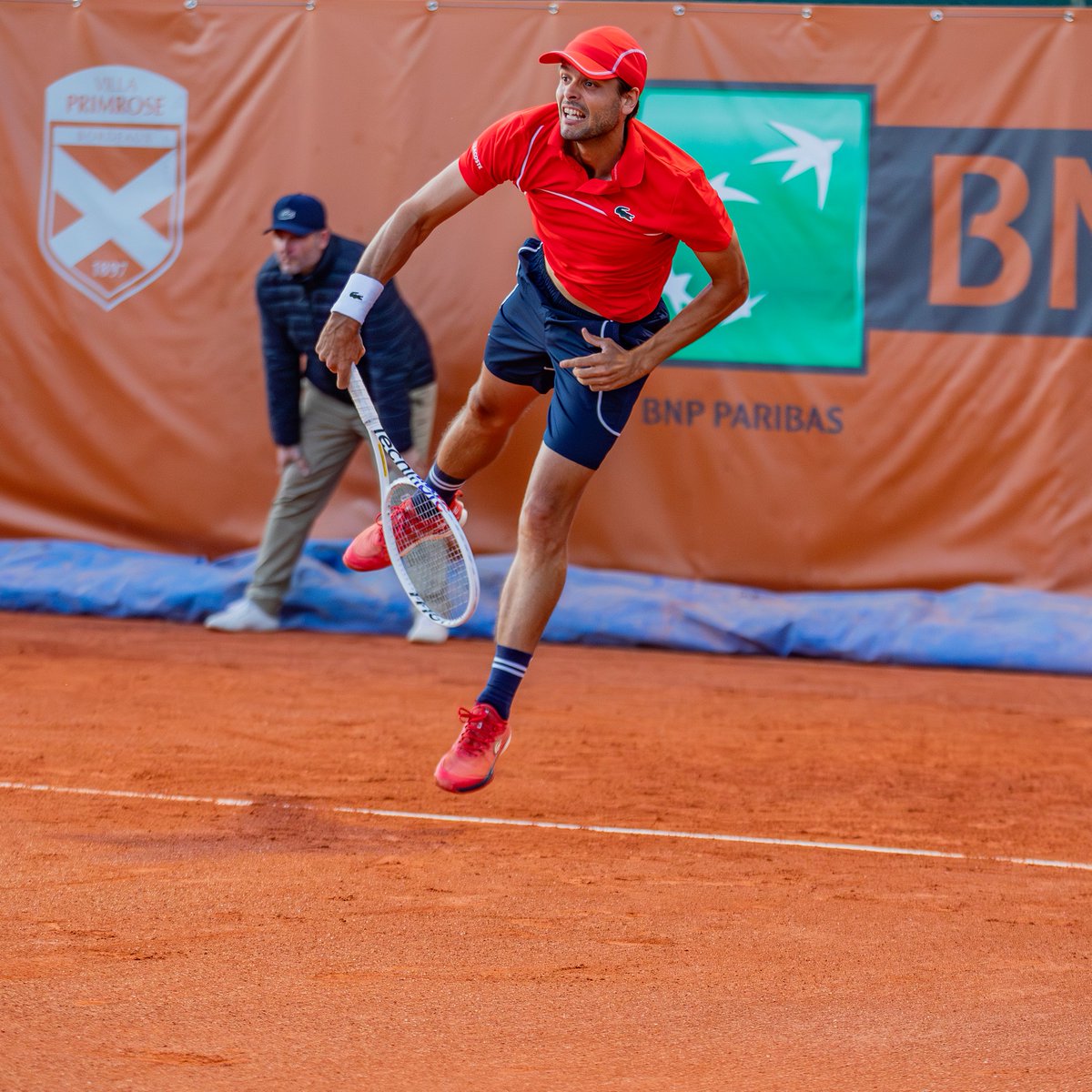 Feeling right at home 🇫🇷 Gregoire Barrere wins the all-French battle against Mpetshi Perricard 6-4, 6-4 to reach a first semifinal of the year in Bordeaux! #ATPChallenger | 📸 @BNPPprimrose