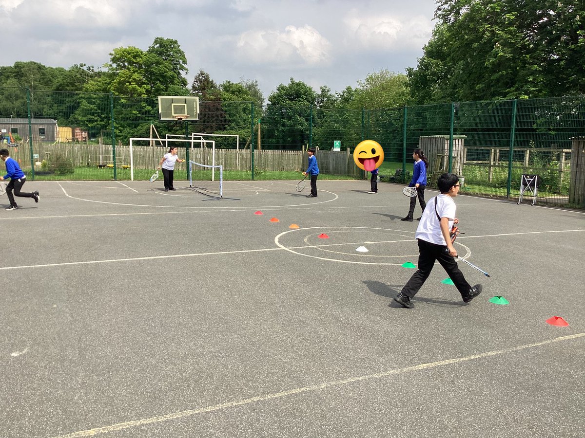 A huge thank you to @batleysports tennis coach Cezar for coming in and working with our Year 4 children. He was very impressed with their skills they’ve been developing in PE lessons and after-school club. Feeling ready for the festival next month. @BoothroydAcad @FocusTrust1