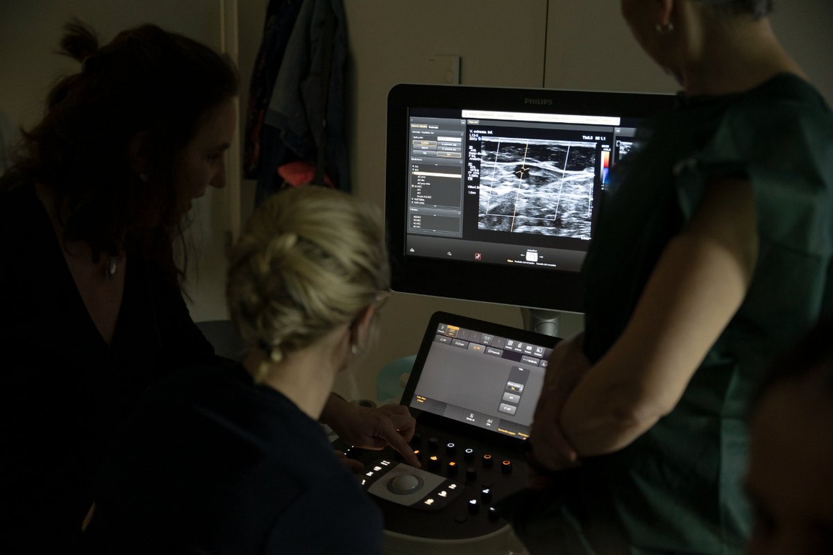 👉L'#hbellvitge ha estat de nou l'amfitrió de l'onzena edició del curs "Hands-on Vascular Ultrasound", organitzat pel Servei d'Angiologia i Cirurgia Vascular, amb el suport de la European Society for Vascular Surgery, del 8 al 10 de maig
ℹ️bit.ly/44LSyP2
#orgullbellvitge