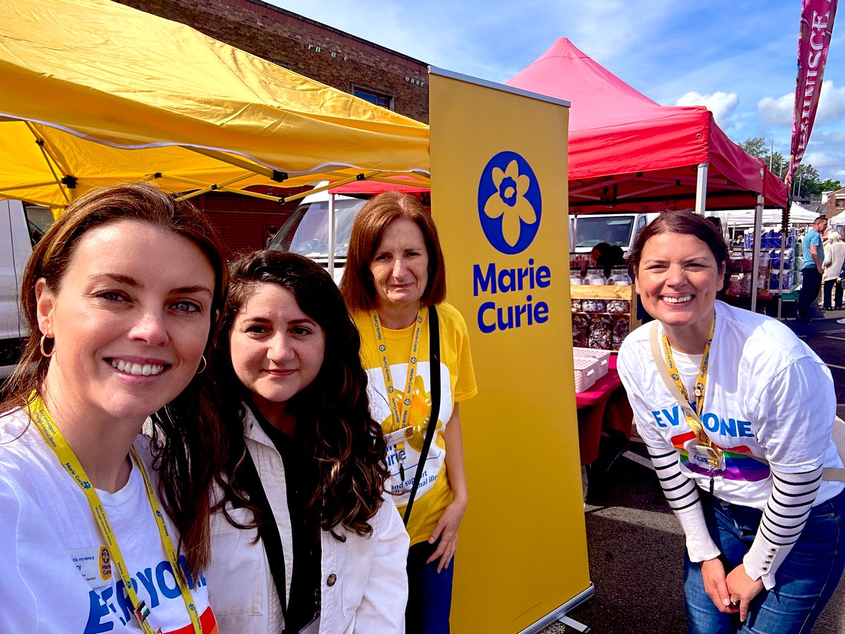 Gorgeous morning at Garston Market engaging with the community about Marie Curie North West services. The Garston Neighbourhood Officer came to see us too ☀️ #communityengagement #MarieCurie #healthcareservices  
@katietierney40 @LiverpoolHosp @MarieCurieEOLC @lpoolcouncil