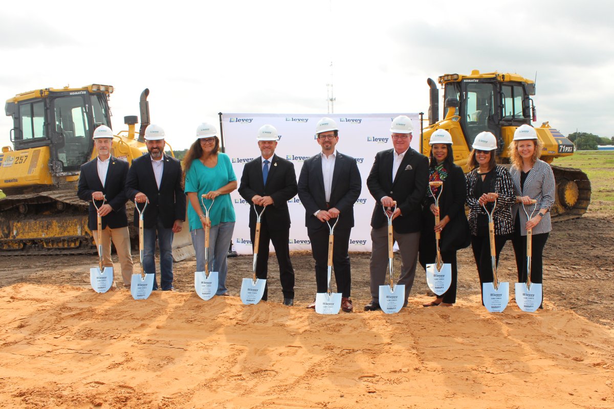 PEDC and the City of Pearland joined the Levey Group yesterday for the groundbreaking of the Levey Logistics Park in Pearland’s Lower Kirby. The 38-acre business park will offer two class-a tilt-wall multi-use office-warehouse buildings totaling 661,000 square feet.