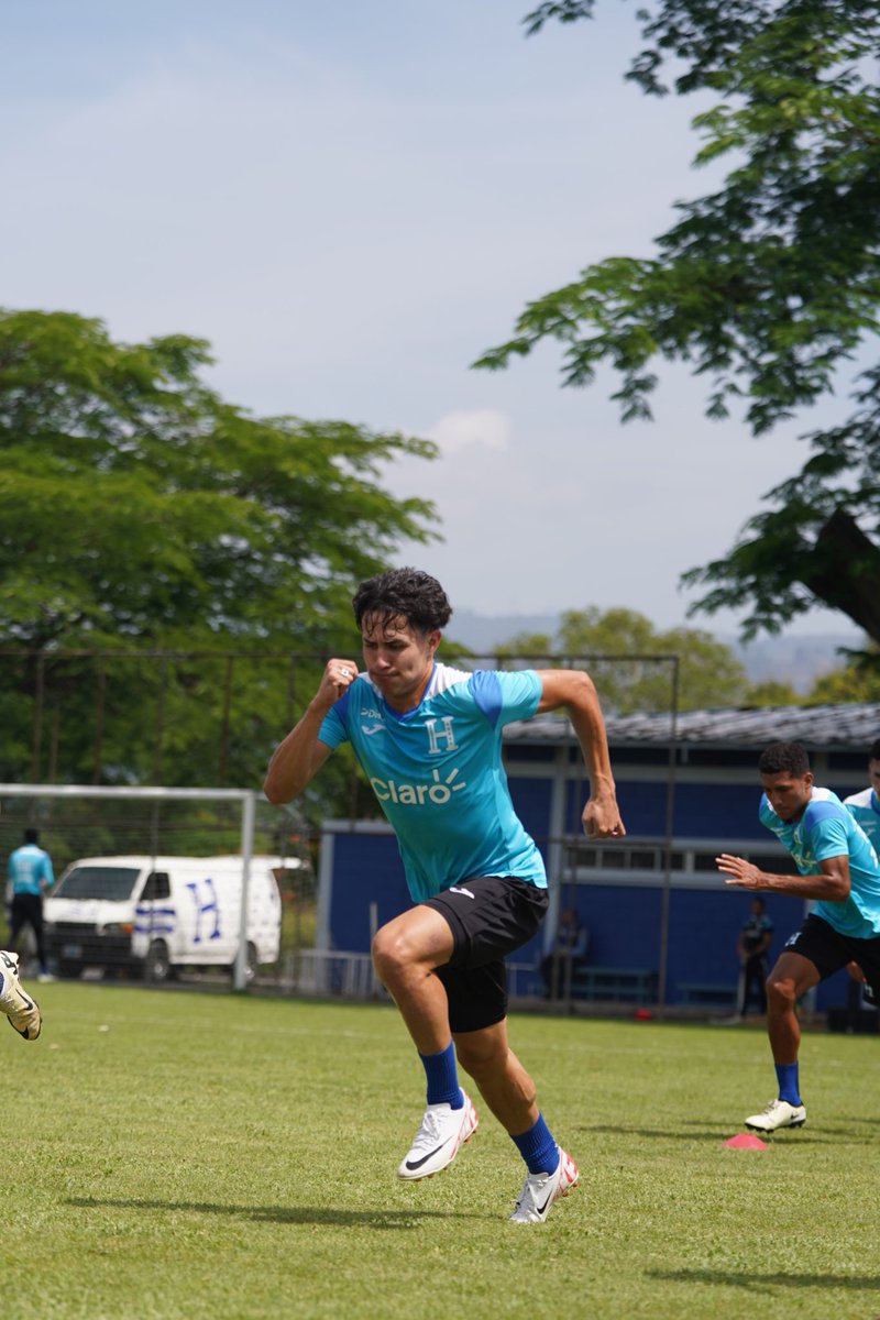 🔥Gran semana de trabajo para #LaH 🇭🇳

💪Continuamos preparándonos para las eliminatorias - @fifaworldcup_es 2️⃣0️⃣2️⃣6️⃣

#UnidosPorLaH #VamosHonduras #Microciclo