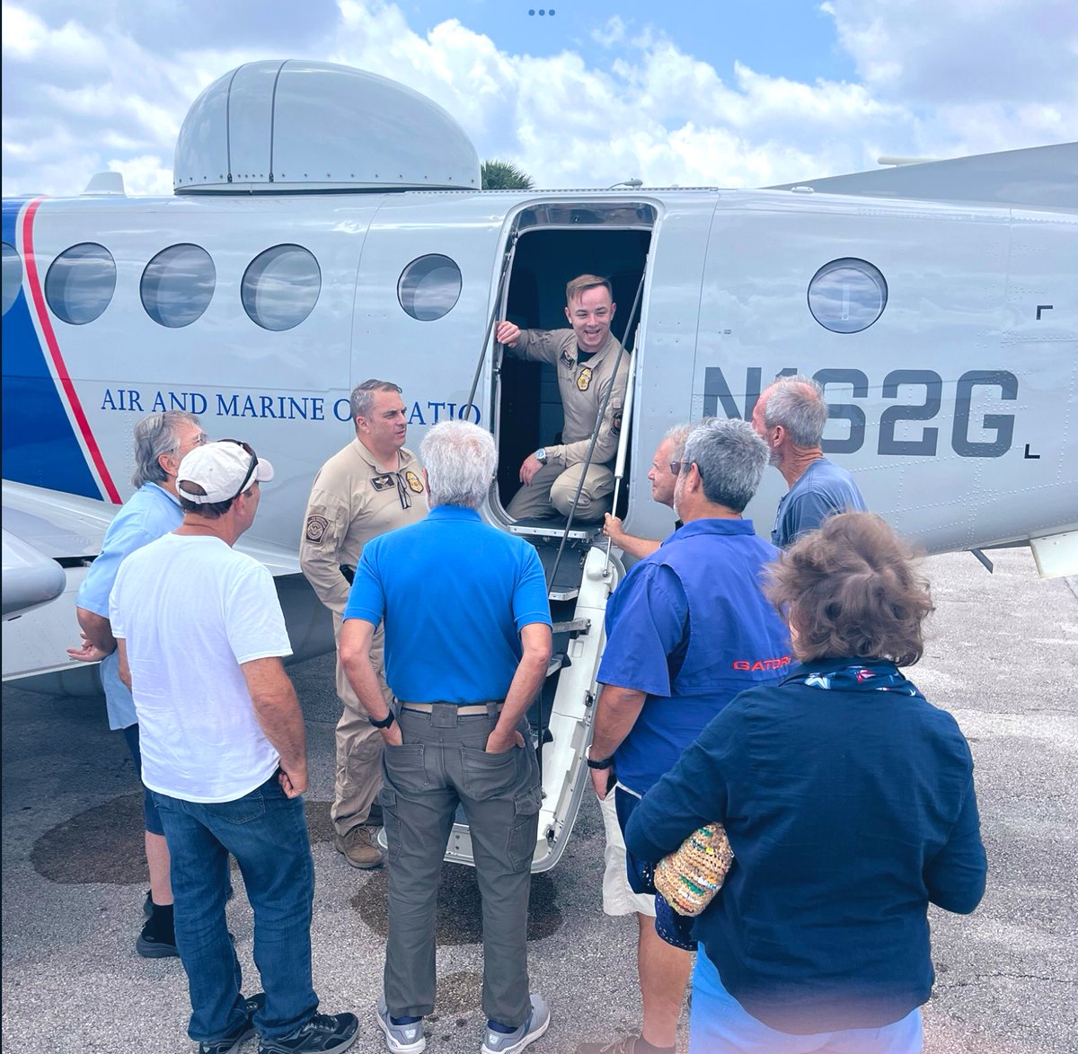 Public outreach..!! @CBPAMORegDirSE agents, who recently stopped for fuel, was met by a group of aviation enthusiasts from the Mooney Airplane Club. Staff was more than willing to give an impromptu discussion on the aircraft and mission of @CBPAMO. @CBPSoutheast @HSTF_Southeast