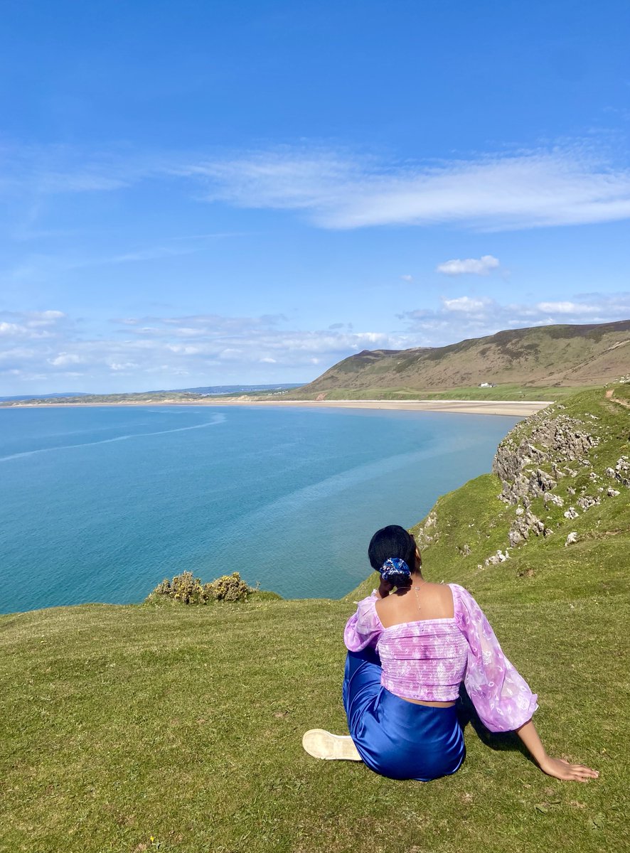 📢 Chevening Scholars! If you're looking to take care of your mental health, why not organise a day trip to see the sights and enjoy nature? Chevener @afriiii_ika recently visited Rhosilli Bay in Wales and made the most of some stunning views! ☀️ chevening.org
