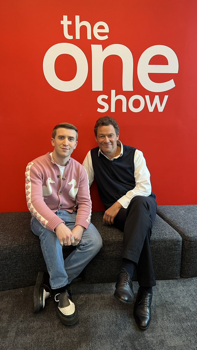 Allow these two to kick off your weekend! 🤩
 
Dominic West and @callumshowells will be on #TheOneShow 🔜

Watch live 👉bbc.in/3yoLJ9Y