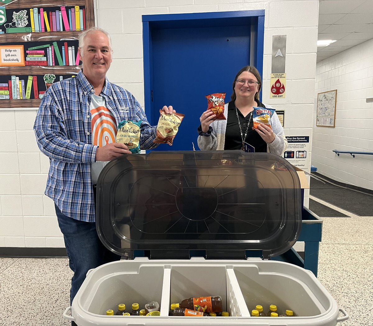 CreedsES's tweet image. More treats at Creeds. Perfect way to finish a Friday! Thank you so much Admin Team!!!