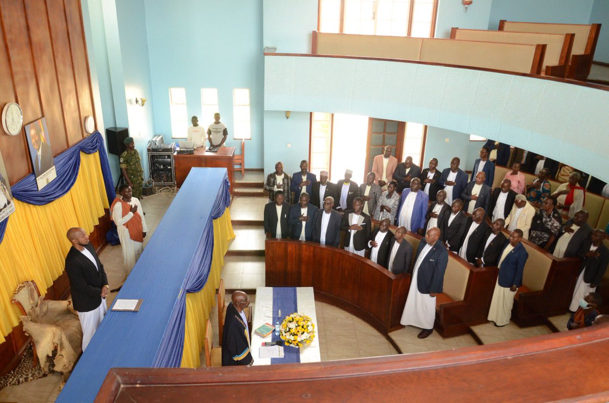 Today, while addressing Tooro Kingdom Supreme Council, I emphasized our commitment to combatting HIV, the need for heightened vigilance within our communities in light of ADF infiltration, and the importance of participating in the ongoing Census exercise. 1/2
