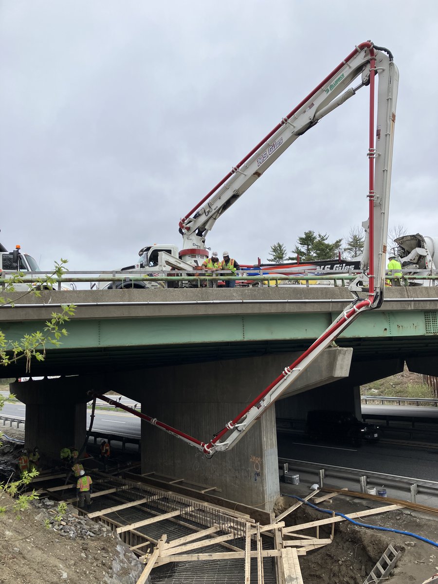 Check out some of the latest work on our Western Avenue Bridge project in Augusta. Crews from our contracting partner Reed & Reed, Inc. have excavated to bedrock, placed forms, and poured concrete for an abutment. The project is scheduled for completion in 2026.