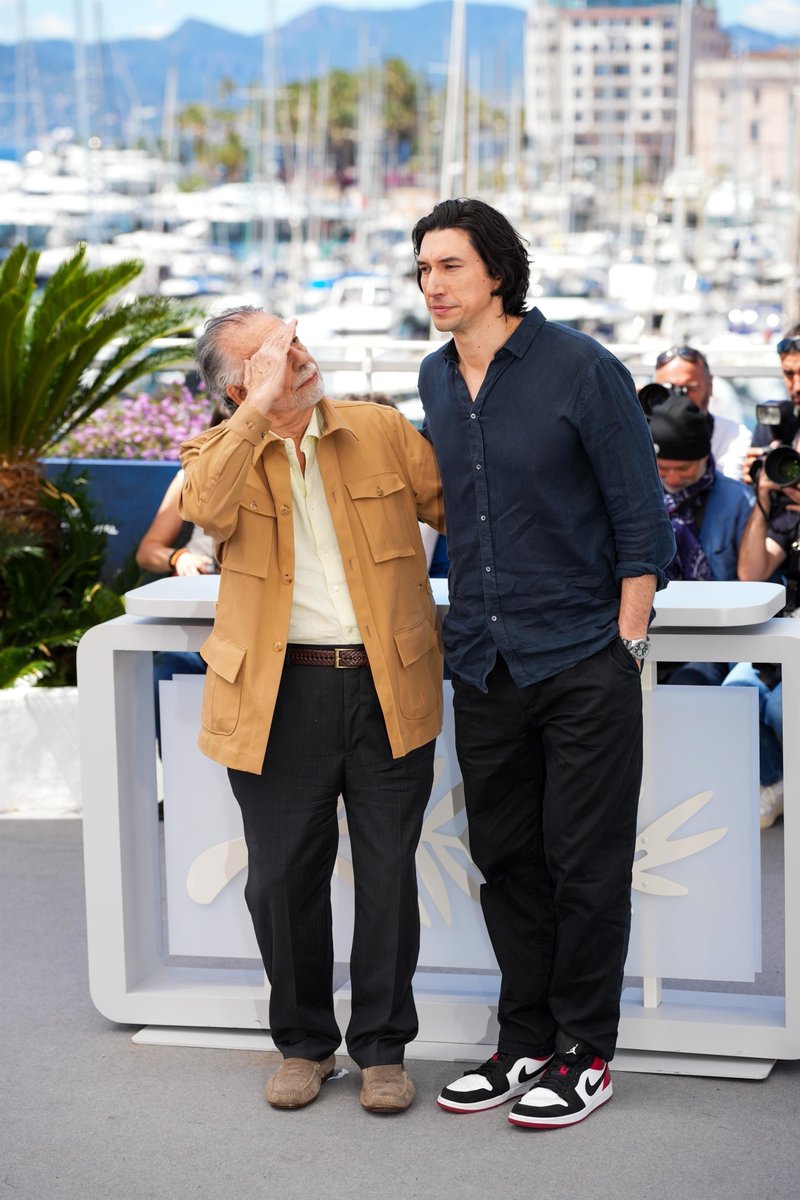 Aparando os raios de sol para ver a estrela🌞