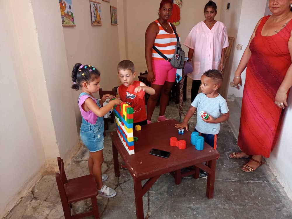 Hoy inauguran en el Consejo Popular Harlem de Bahía Honda, la primera Casita Infantil 'Pequeños Azucareros'. Apadrinada por la Empresa Filial Agroindustrial y con apoyo de Educación, esta Casita constituye beneficio para las madres trabajadoras de la entidad y otros sectores.