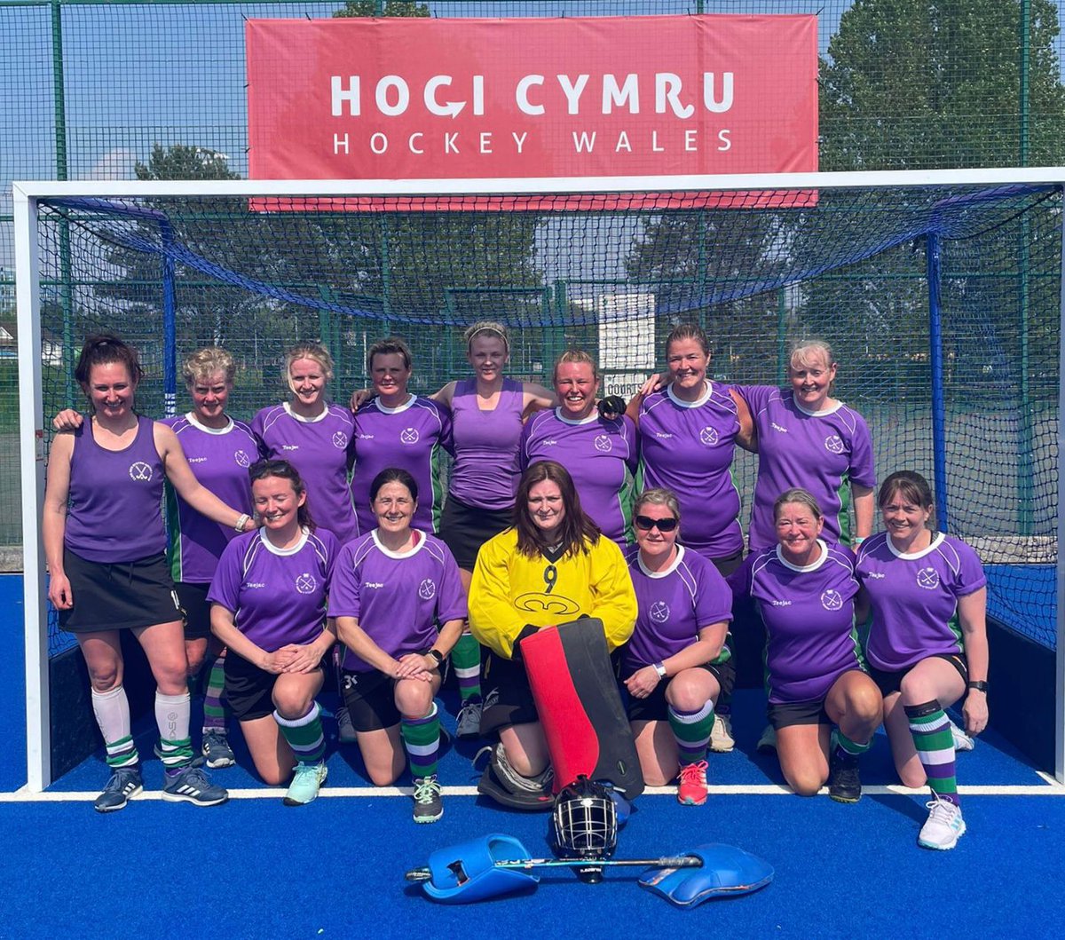 Congratulations to our 2024/25 season 1st team vice captain Sarah Smith who played for the Gogs in the over 35 Masters Championship in Swansea at the weekend. Well done the Gogs who were runners up! 💪😀
#pwllheli #hocicymru @HockeyWales