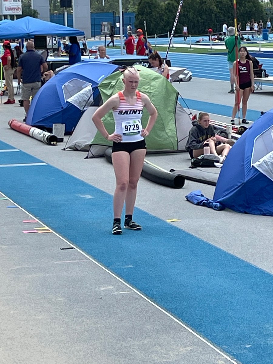 Addie Schilb is ready to start the Triple Jump Prelims with the new uniforms!!! 

#lookgoodjumpgood