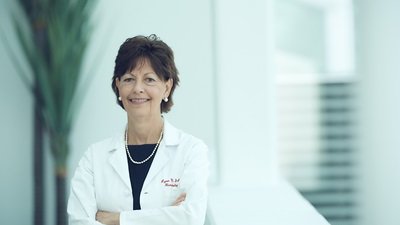 Congratulations to @lynn_schuchter (@PennCancer) on being named an @OncLive 2024 “Giant of Cancer Care” for melanoma & other skin cancers in recognition of her pioneering work that has propelled the field & laid the groundwork for future advancements! tinyurl.com/rzvy792x
