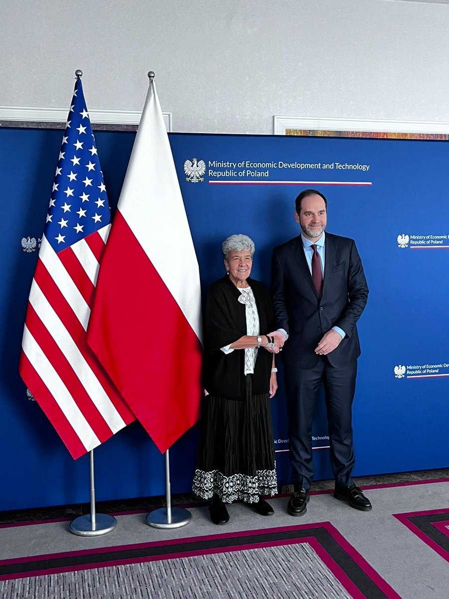 In #Warsaw 🇵🇱, Under Secretary Lago met w/ Secretary of State Bolesta of the Ministry of Climate & Environment and Under Secretary of State Niemczycki of the Ministry of Development & Technology to support transatlantic commercial engagement and mutual climate and energy goals.