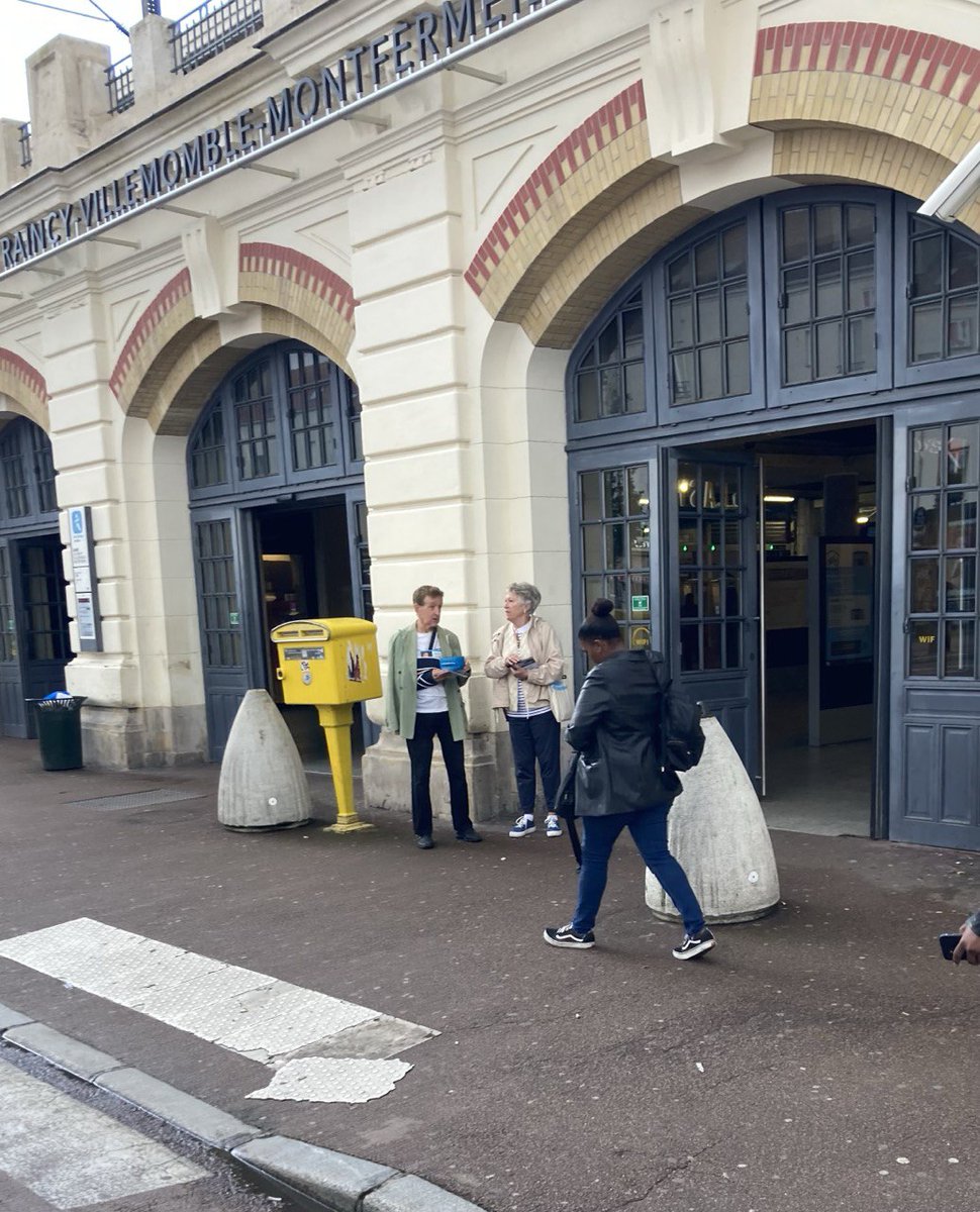 Passer de bons moments en tractant à la gare de Villemomble-le Raincy puis créer un gang des colleuses, à Vaujours 
Quelle gaité ! Nous sommes portés par notre colistiere de #SeineSaintDenis.  #BesoindEurope @ShannonSeban