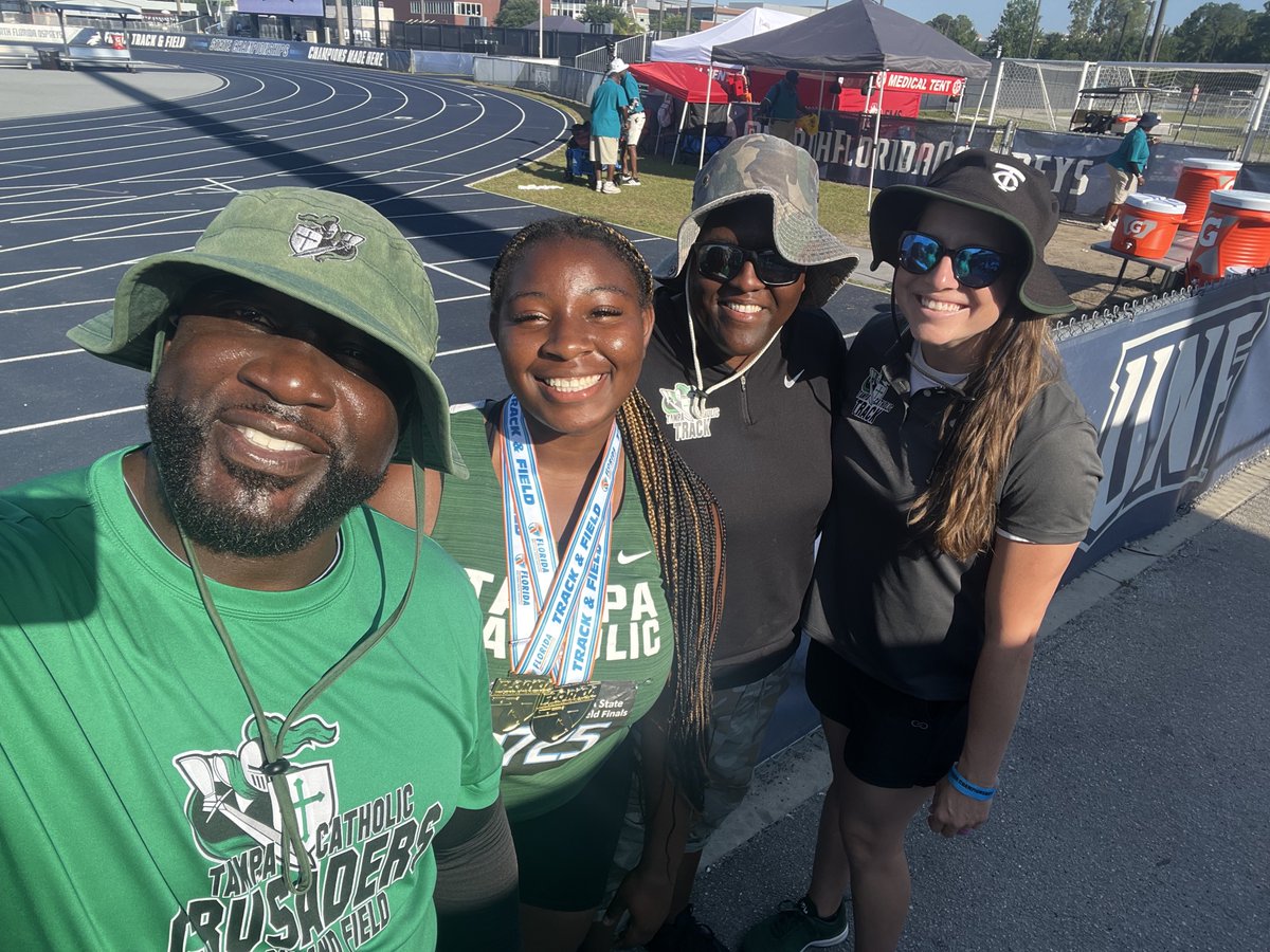 Huge congratulations to our very own J'Nia Simpson '26 for her incredible achievements at the FHSAA State Championship for Track and Field yesterday! She is our State Champion in both the shot put and discus events. Way to go, J'Nia! 🌟🎉🏆