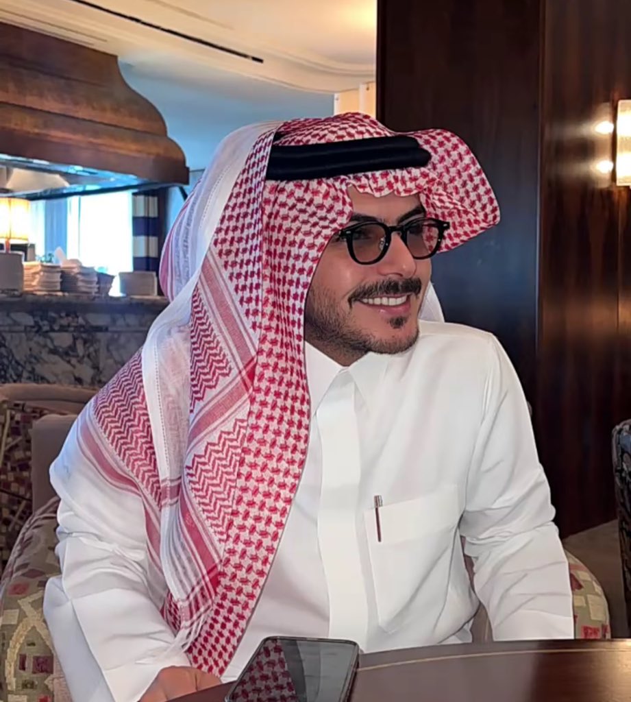 سلطان بن نايف 🦅🤍

           أشهد بالله انه يستاهل أبو نايف 

وان قالوا لأجل عين تكرم مدينه ،
ماني قايل لأجل عينه تكرم مداين

وش هي المداين عند رمشه وعينه
إلا تطيح أرقاب .. وتعتق رهاين…..🦅🤍

       @snaif111 #سلطان_بن_نايف