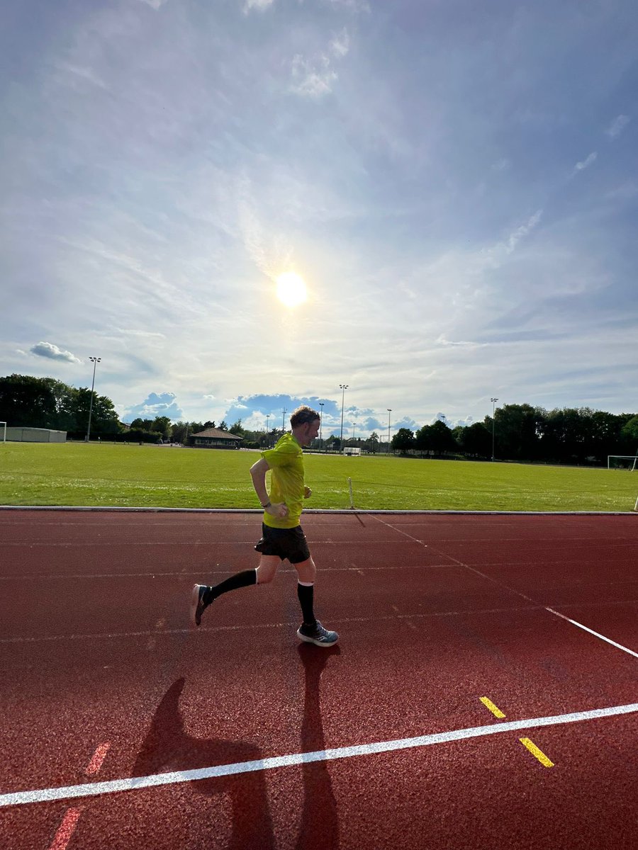 A lovely way to start the weekend. A dad and daughter evening track session
🏃‍♀️🏃‍♂️