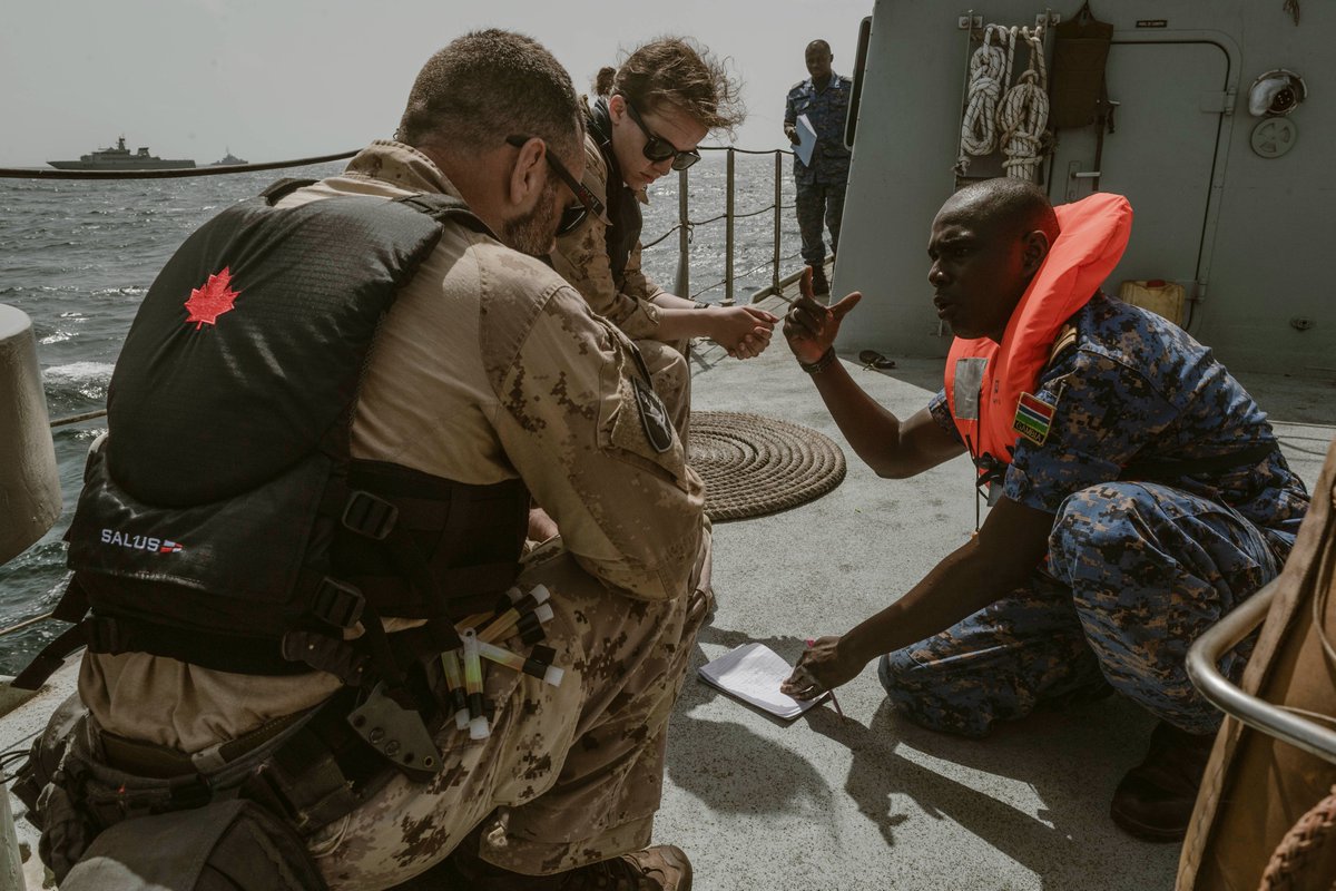 Une équipe du Groupe des opérations tactiques navales de la MRC a participé à l'ex Obangame Express '24 en Gambie du 11 au 16 mai, un exercice conçu pour améliorer la collaboration entre les pays participants et renforcer la sureté et la sécurité maritime dans le golfe de Guinée.