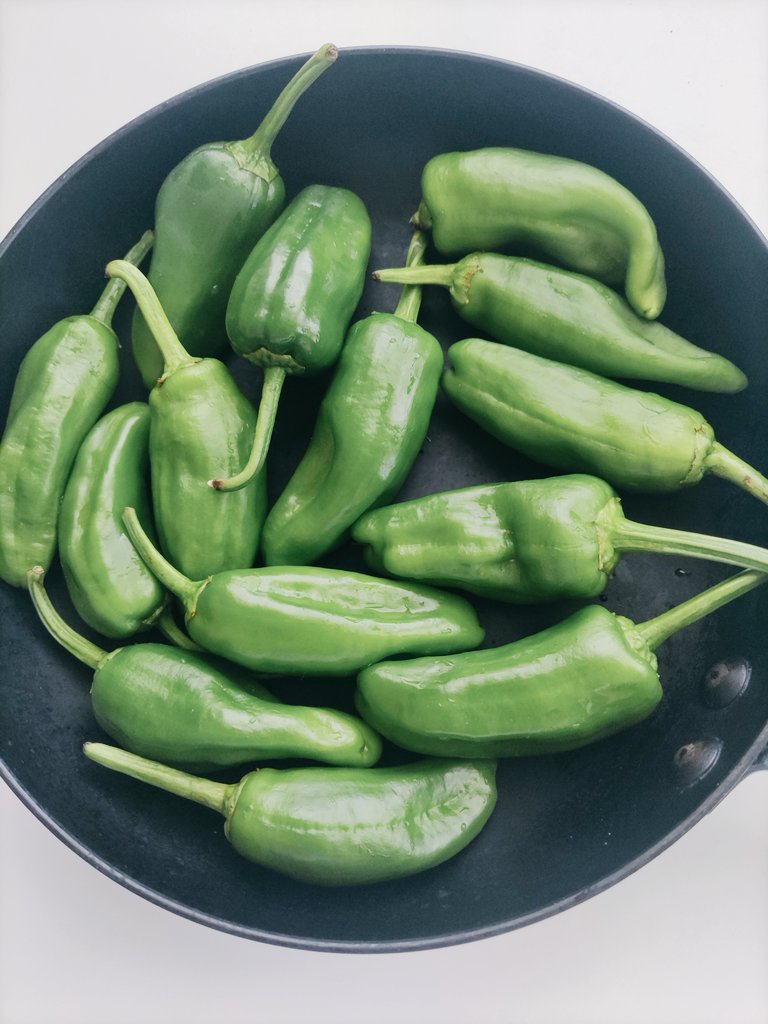 ciaoharuko's tweet image. 👈焼く前　#friggitelli 　焼いた後👉