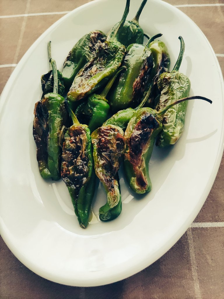 ciaoharuko's tweet image. 👈焼く前　#friggitelli 　焼いた後👉