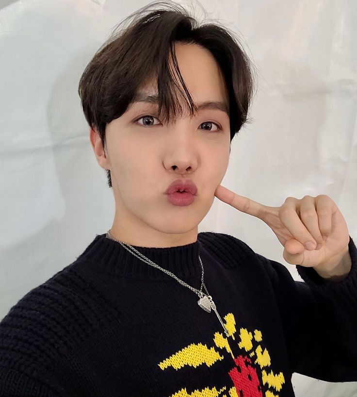 DEJEN SUS VOTOS POR J-HOPE ⬇️

RT = 1 voto 🗳
Comentario = 1 voto 🗳

I vote #JHOPE from #BTS to #TOP200KPOPVOCALISTS