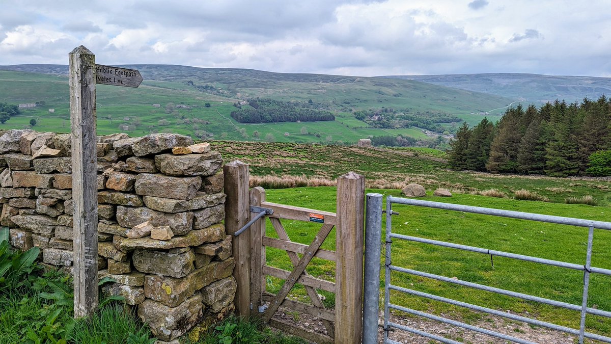 A day out in the #Dales preparing (badly) for the @100Climbs event next weekend, or at least getting an idea of at what points I'll be getting off and pushing! Also, a bonus #FingerpostFriday on the descent back into Swaledale