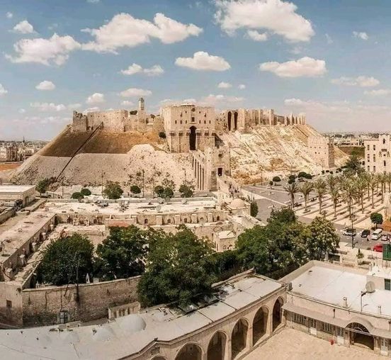 قلعة حلب 
مراحل تاريخية متفرقة من بداية القرن الماضي