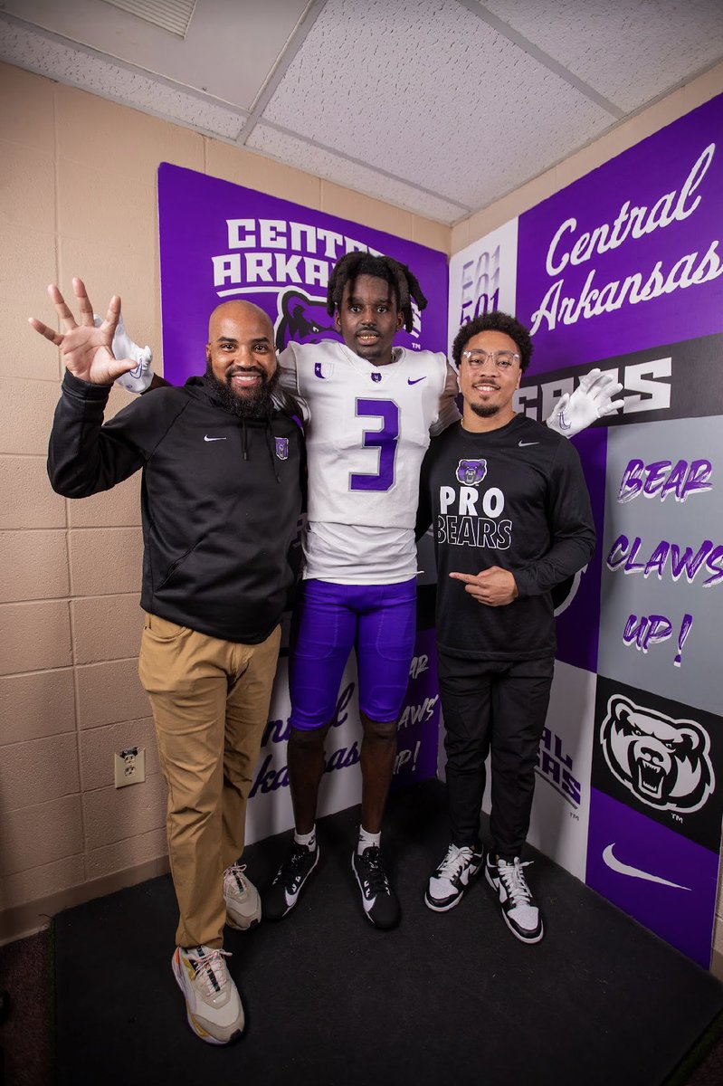 I had a amazing visit at UCA💜🤍appreciate <a href="/NathanBrownUCA/">Nathan Brown</a> <a href="/Keith_Scott05/">KsRecruitingTalk</a> <a href="/CoachKre/">Kre Trammell</a> for having me💯🐻