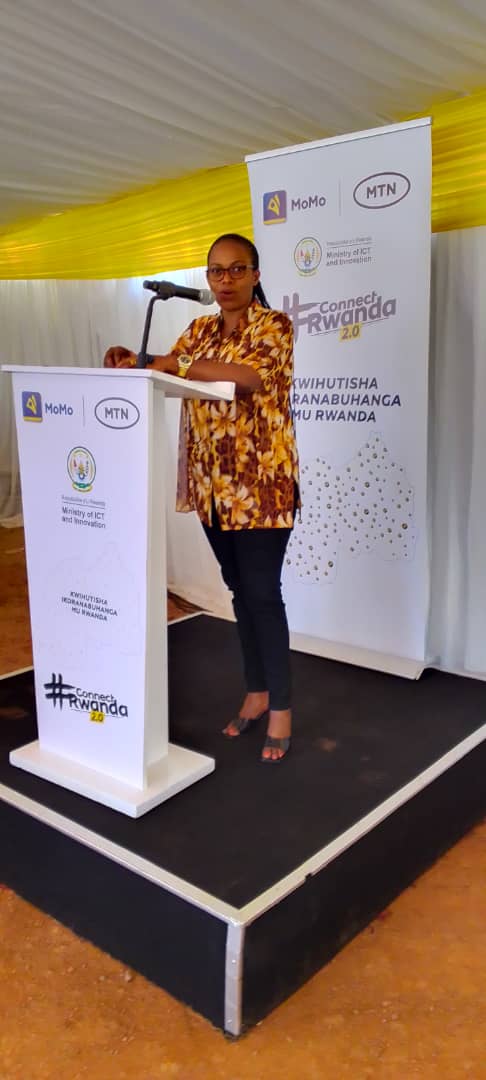 ASebarinda's tweet photo. Today, on 17 May 2024, muri @GakenkeDistrict twishimiye ubukangurambaga bwa #ConnectRwanda bugamije kwihutisha ikoranabuhanga. Abakuru b'Imidugudu ni bamwe mu basogongeye ku byiza by'iyi gahunda. @AimeNiyonsenga @gahundemaurice @muka_vestine https://t.co/jXdxuTjpu1