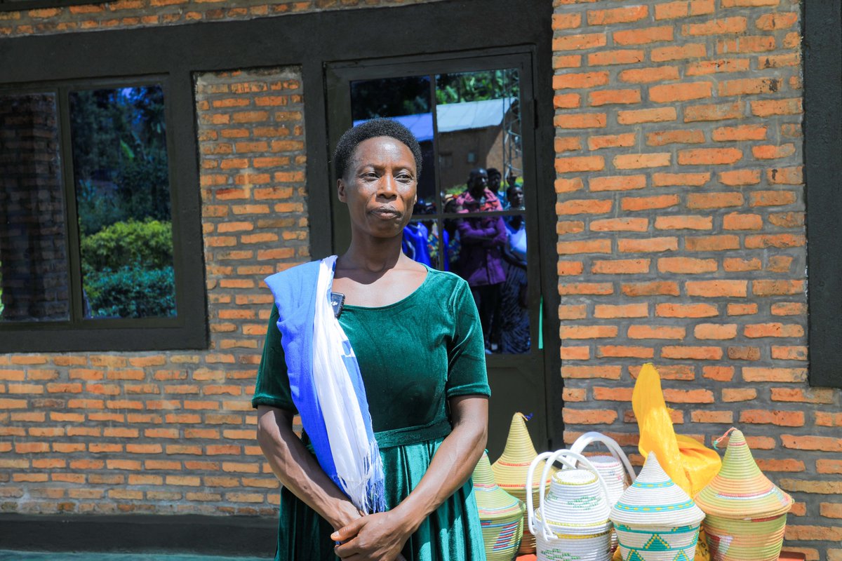 Today, as part of the Defence and Security Citizen Outreach Programme 2024, RDF in collaboration with various partners handed over a newly constructed house to Mukamana Annonciate, a widow residing in the Rwimbogo sector, Gatsibo district.bit.ly/3V4WOWE