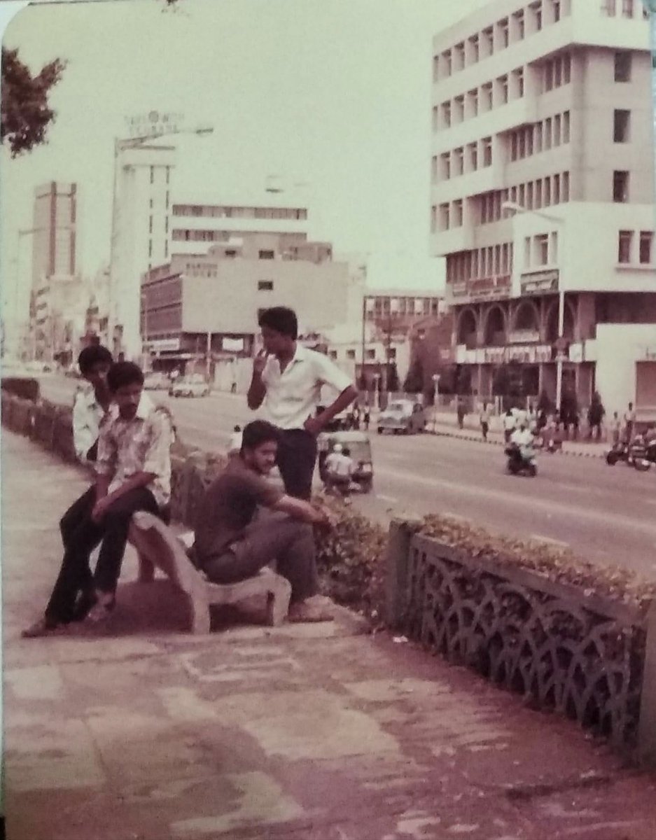 #OldBangalore: MG Road, 1984. Four youths of that time are seen relaxing in the boulevard

#Bangalore #Bengaluru #OldBengaluru #MGroad