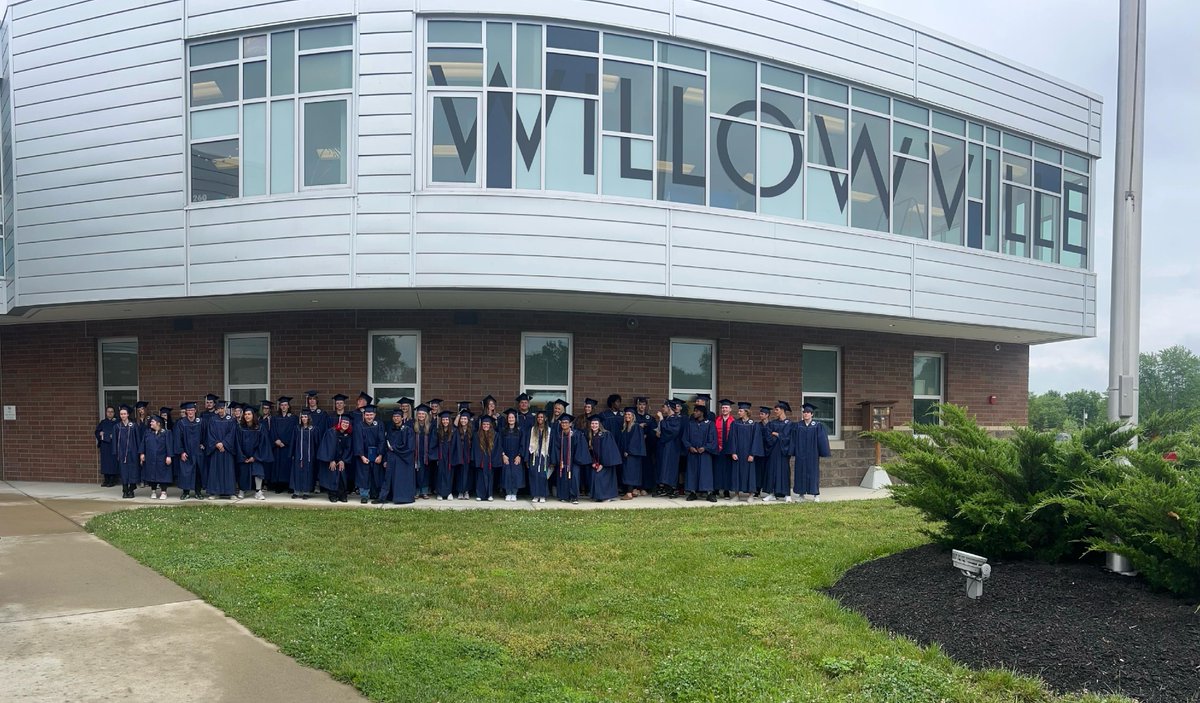 🎓 Tuesday was a special day as our proud Class of 2024 seniors donned their caps and gowns to take one last walk through the halls of their middle and elementary schools. Congratulations, Class of 2024! We can't wait to see all that you achieve! #WCconnects