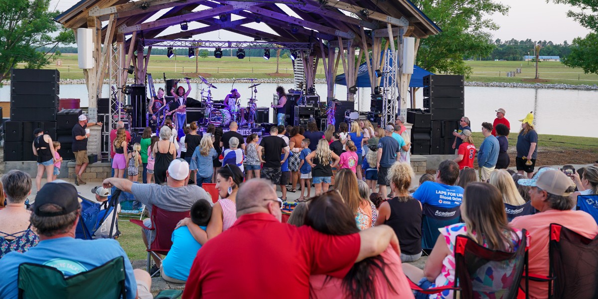 VisitOWA's tweet image. Dive into summer vibes at the Aloha Summer Kickoff! 🏝️ Join us May 24-26 in #DowntownOWA for a weekend of fun in the sun! 🌞 Don't miss out on the ultimate kickoff to an epic summer! 🎉 Get all the details here: brnw.ch/21wJT6o. 

#AlohaSummer