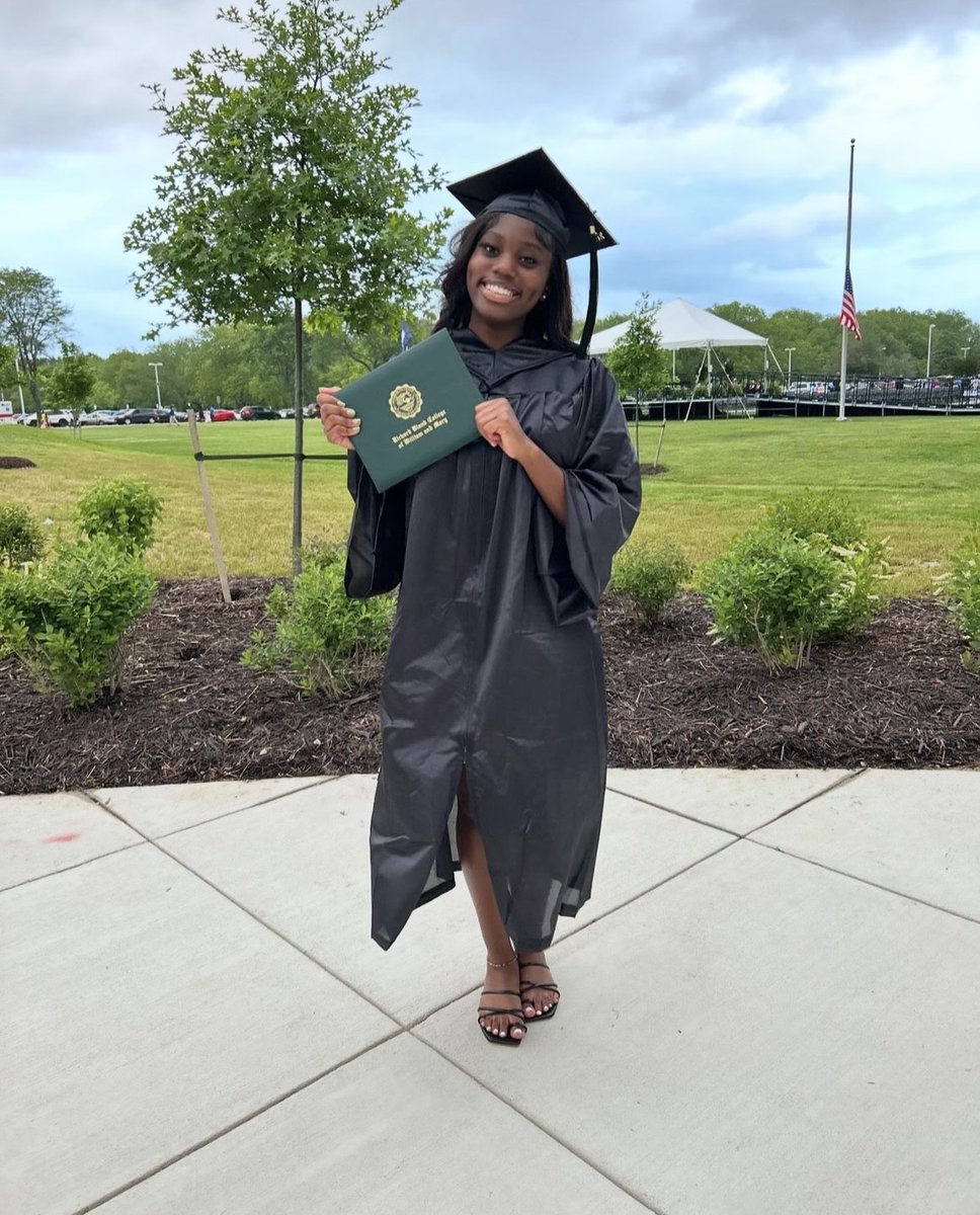 Congratulations to @PHS_crimsonwave Senior cheerleader, Oniya, for graduating from @RBCStatesmen with her Associate of Science degree! 🎉
