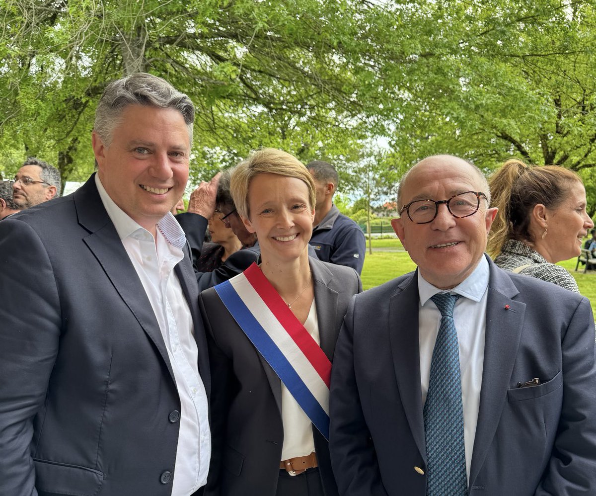 Ce soir à Basse-Goulaine pour l’inauguration de la Maison de la Petite Enfance, aux côtés du maire Alain Vey, avec le VP de la région @laurentdejoie, le maire de #Vertou @RAmailland et la ministre de l’enfance @sarahelhairy