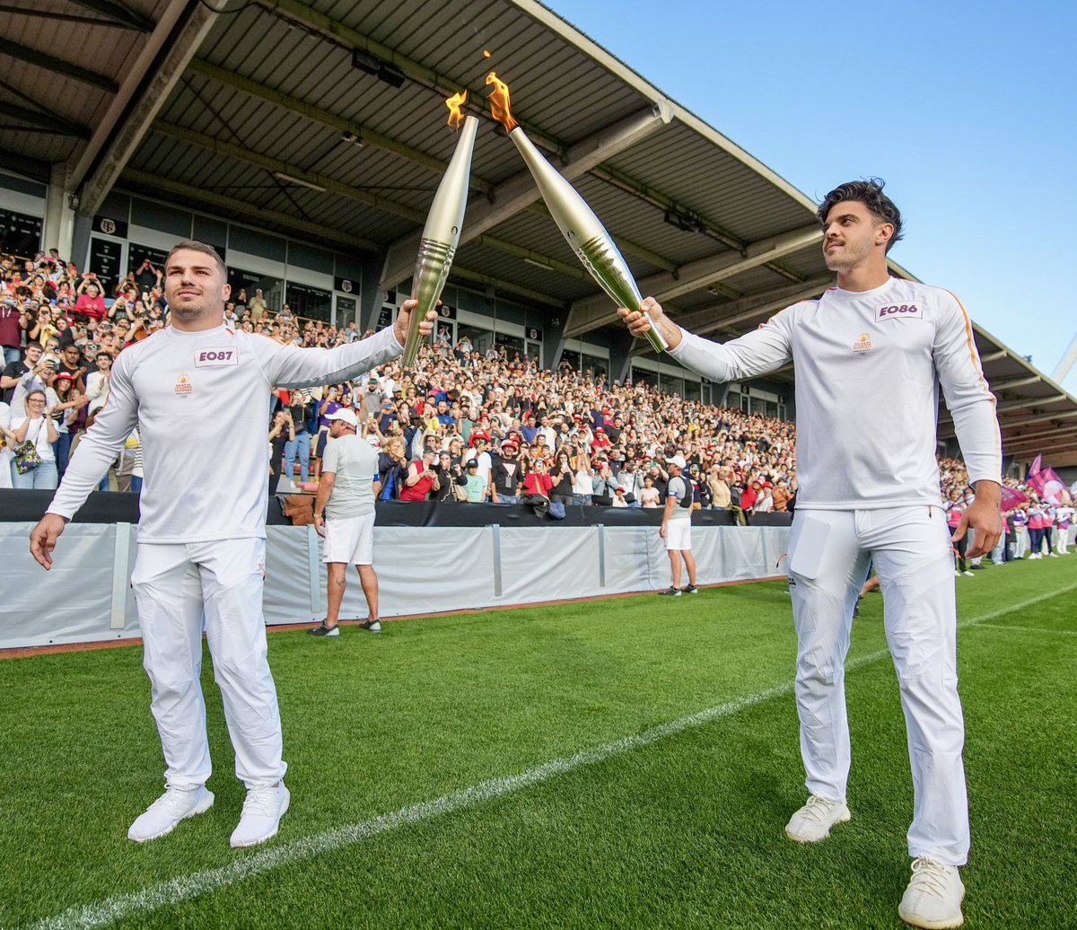 🇫🇷 Antoine Dupont x Romain Ntamack 🤩

Superbe relais entre les coéquipiers du Stade toulousain et du XV de France 🔥

📸 Paris 2024 / Guillaume Ruchaud