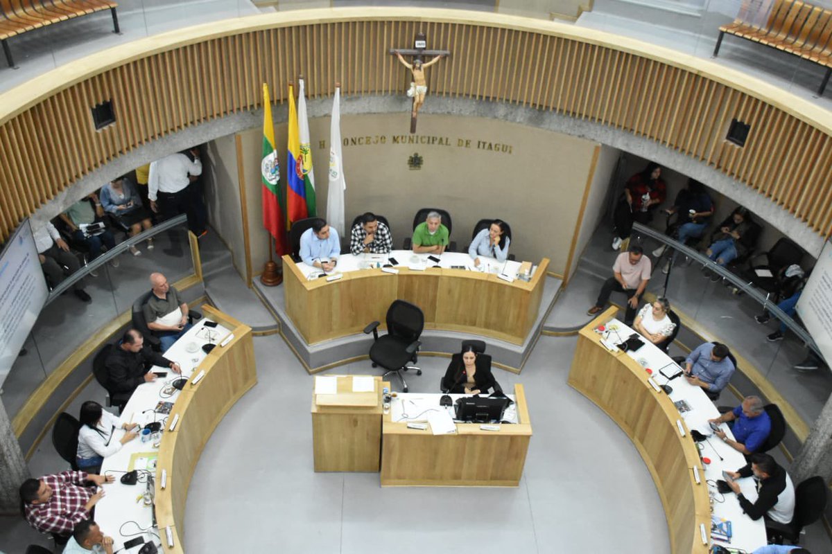 Hoy acompañamos el primer debate en el honorable Concejo Municipal, donde expusimos nuestra visión del plan de desarrollo 'Itagüí Somos Todos 2024-2027'. Nuestra meta es que para el año 2027 Itagüí se consolide como una ciudad líder en innovación, moderna, segura, sostenible y