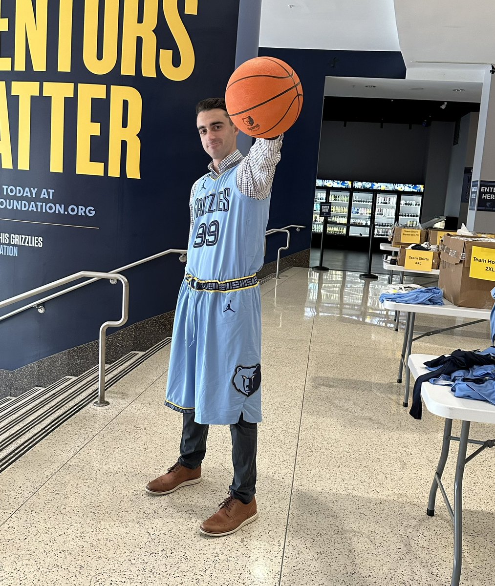 Catch my drip!! You can get yours tomorrow at the @memgrizz garage sale at the FedExForum starting at 10 a.m. They have tons of team issued gear like jerseys, bobble heads, signed basketballs and more. @WMCActionNews5