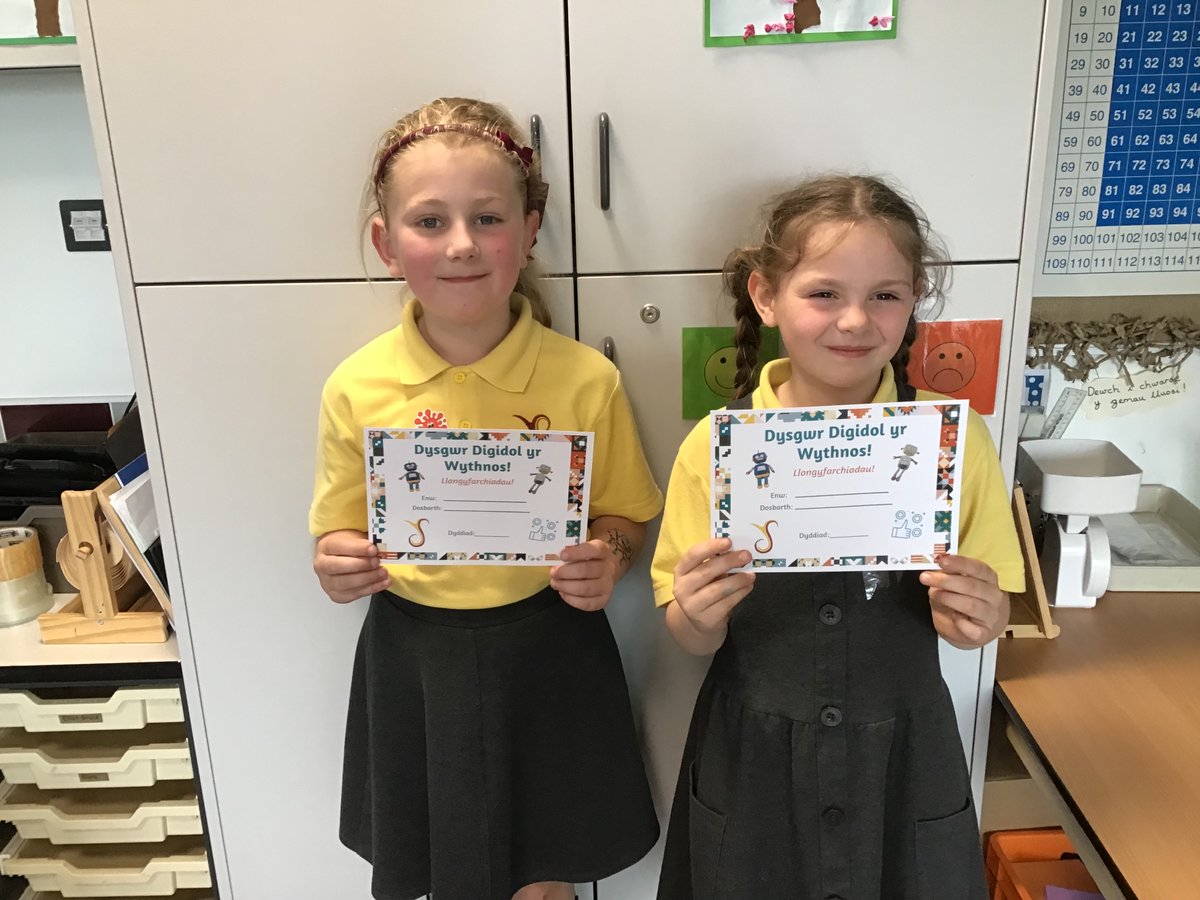 Dysgwyr digidol yr wythnos ym mlwyddyn 2!💻👾💻 Year 2 digital learners of the week!👾💻👾