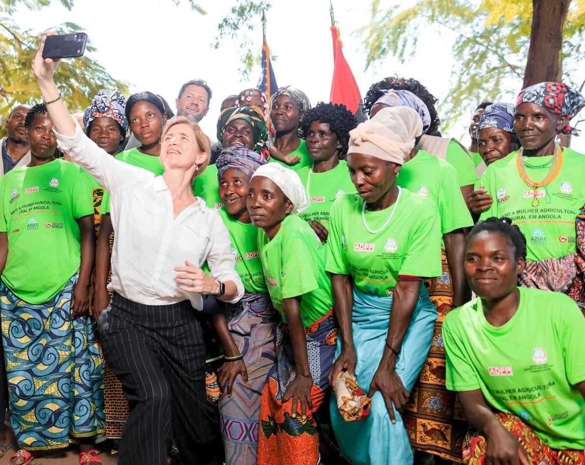 In Angola, about half of the population is unbanked, and despite 70% of Angolans owning a mobile phone, the mobile money penetration rate is only 6%. Learn about how the “Dinheiro Digital é Melhor” project is working to solve this issue #economicgrowth bit.ly/4dK1Teg