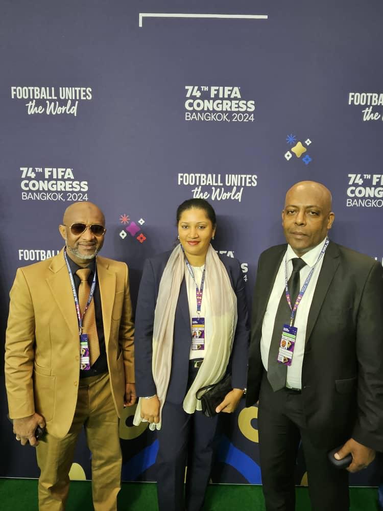 Après avoir pris part la semaine dernière à L'ASSEMBLÉE GÉNÉRALE  de la COSAFA dont il est le vice-président, le président de la #FFC s'est rendu à #Bangkok pour le 74ème Congrès de la FIFA.
#FFC-VeriPiya
#FIFAcongrèsBangkok2024