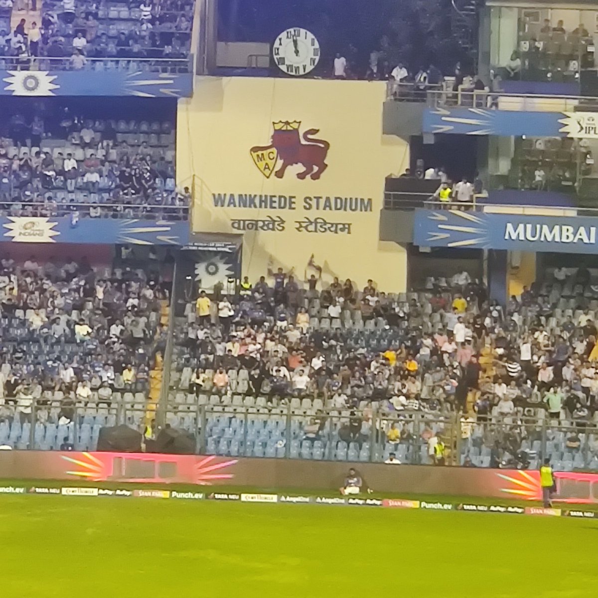 veebee2014's tweet photo. @mipaltan Much as I love the game and our favourite venue, please make right changes for the next year. I am with every chant in the stadium today Mumbai Cha Raja Rohit Sharma, Rohit Sharma . Best of luck for the next season !! https://t.co/F0SFAUl4Xq