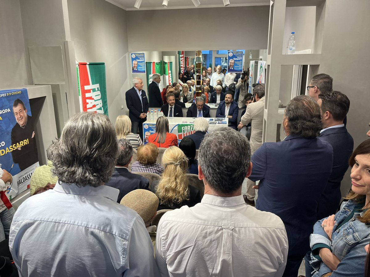 Ora a #MontecatiniTerme, nella nostra sede, sto incontrando insieme al segretario regionale Stella i dirigenti di @forza_italia di questo territorio dove il centrodestra sarà certamente confermato alla guida della città!